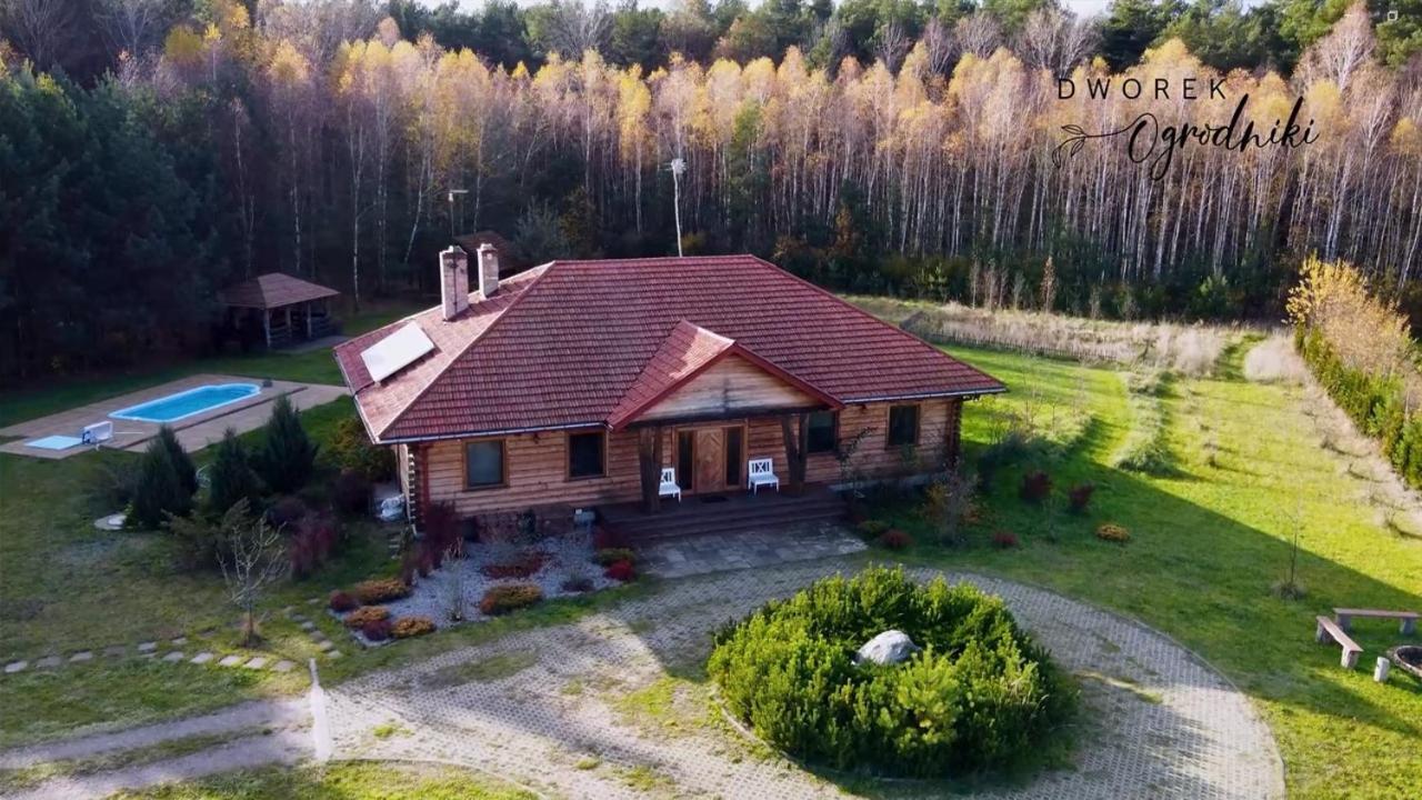 Dworek Ogrodniki, Caloroczny Dom Na Wylacznosc, Basen, Sauna, Las, Staw Rybny, Altana Grillowa, Ognisko, Pianino, Kominek, Piec Chlebowy, Duza Ogrodzona Posesja Tuczna Buitenkant foto